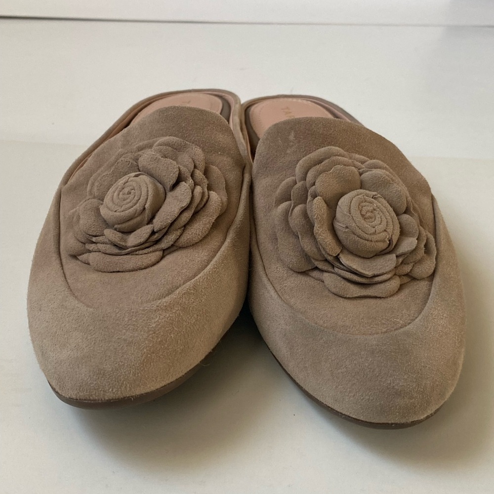 Taryn Rose Blythe Genuine Suede Mules/Flats 3D Flower Size 7B/37 - Picture 4 of 13